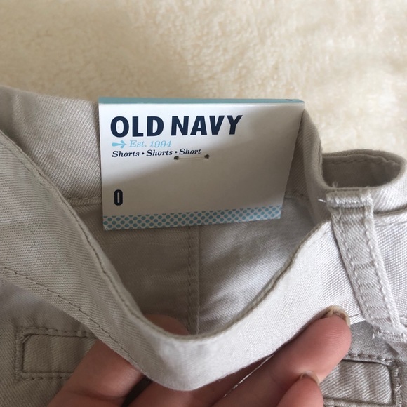 NWT UNWORN Beige Shorts Old Navy - Picture 6 of 6